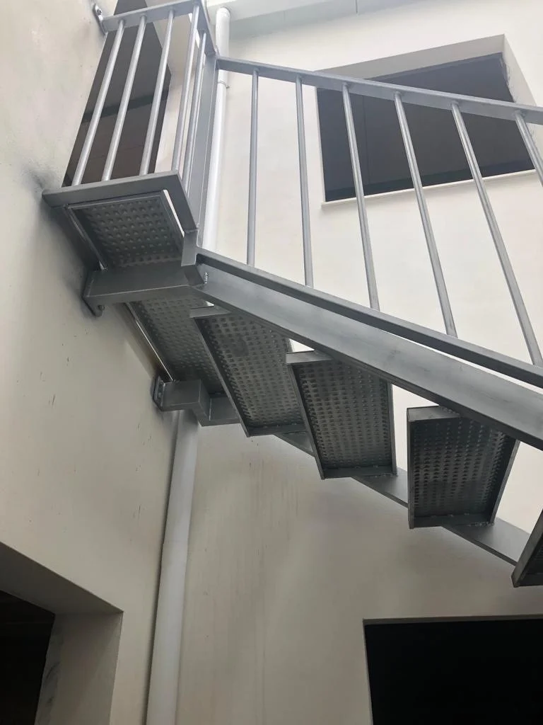 escaleras de hierro